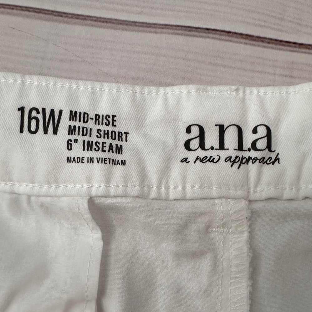 a.n.a. White Midi Shorts | Size 16W | Mid-Rise | 6” Inseam Casual Walking Summer - Picture 3 of 5